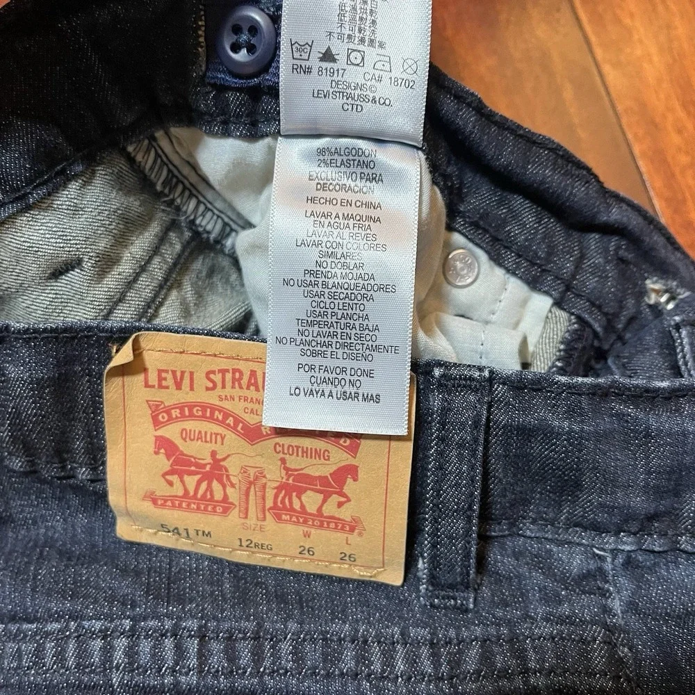 Levis preowned good